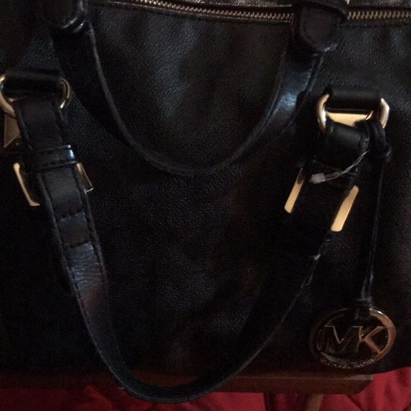 Authentic Michael Kors Handbag! Does not come with dust bag! Check all pics! - Picture 3 of 11